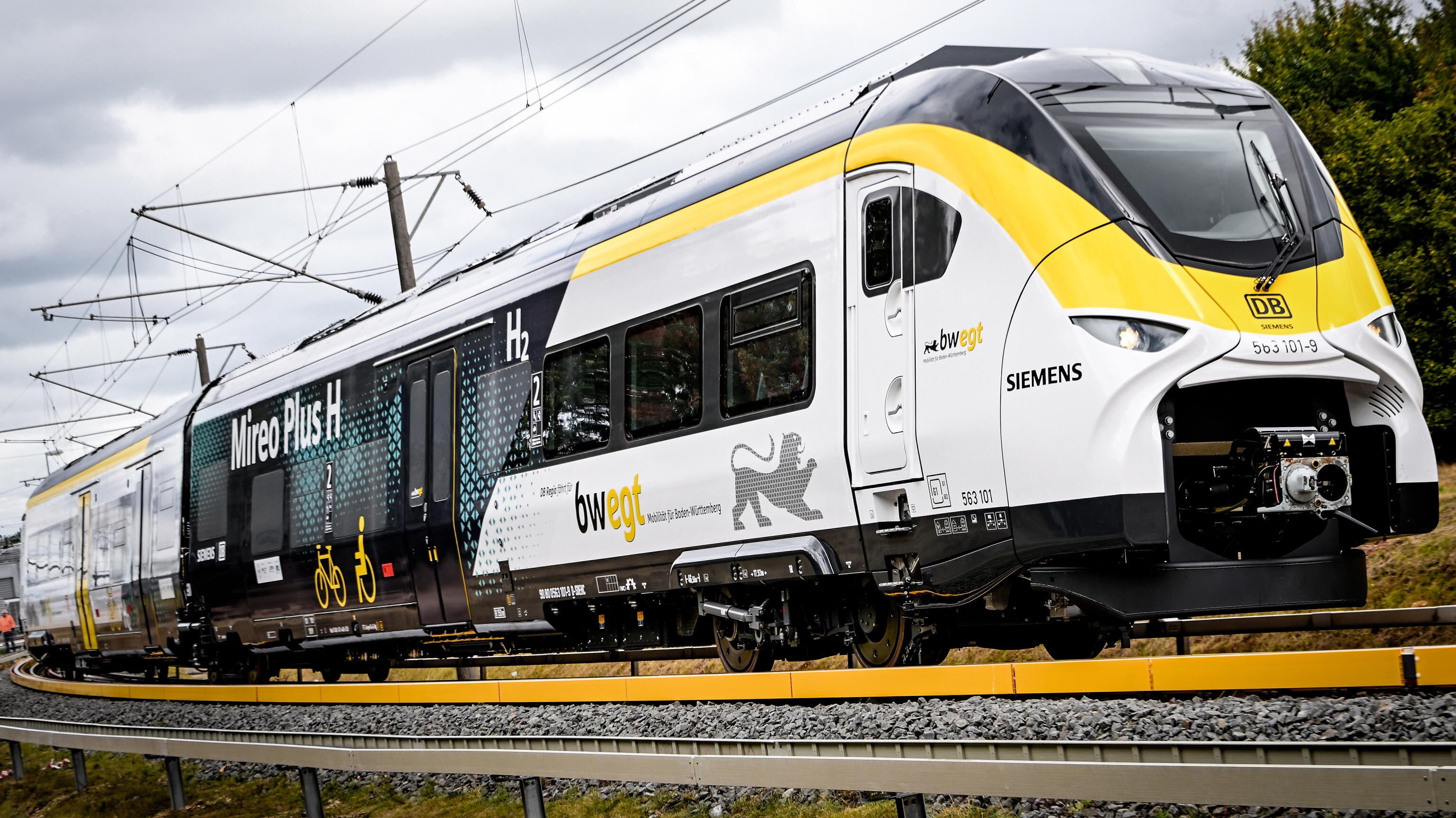 Ogni giorno 9 aggressioni ai controllori. Sui treni tedeschi arrivano le "bodycam"
