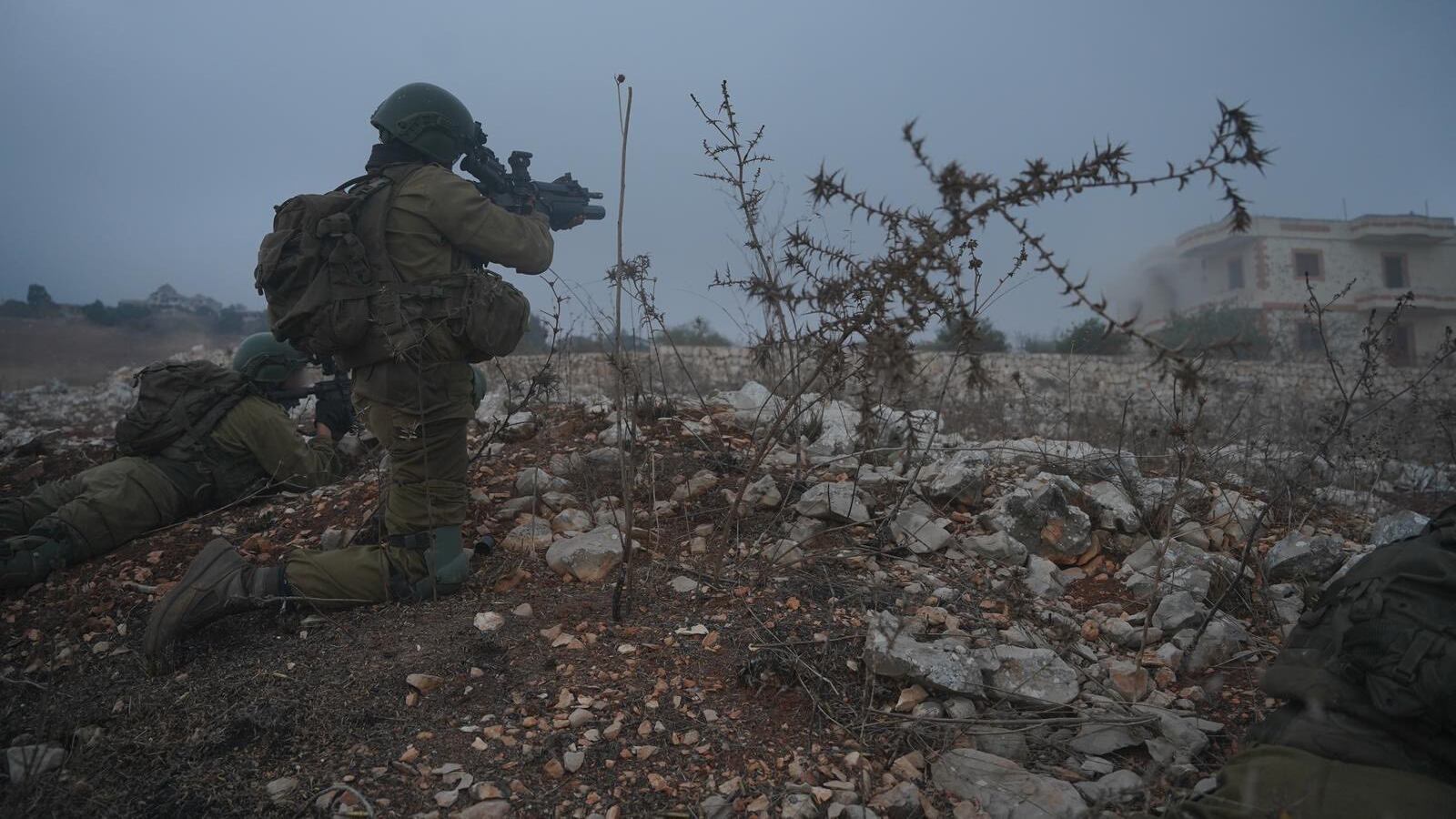 Ma l'Idf continua a martellare i terroristi. Soldati vestiti da donna uccidono un capo