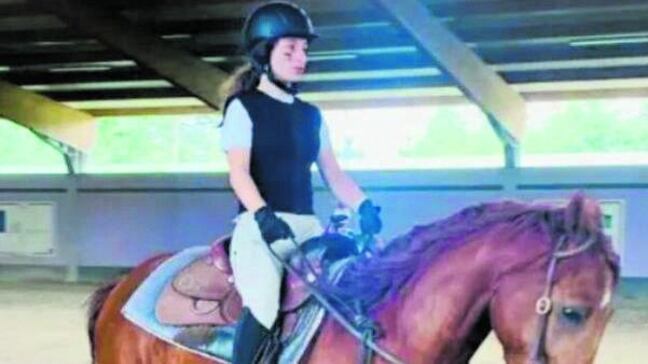 Muore a 13 anni colpita da un cavallo