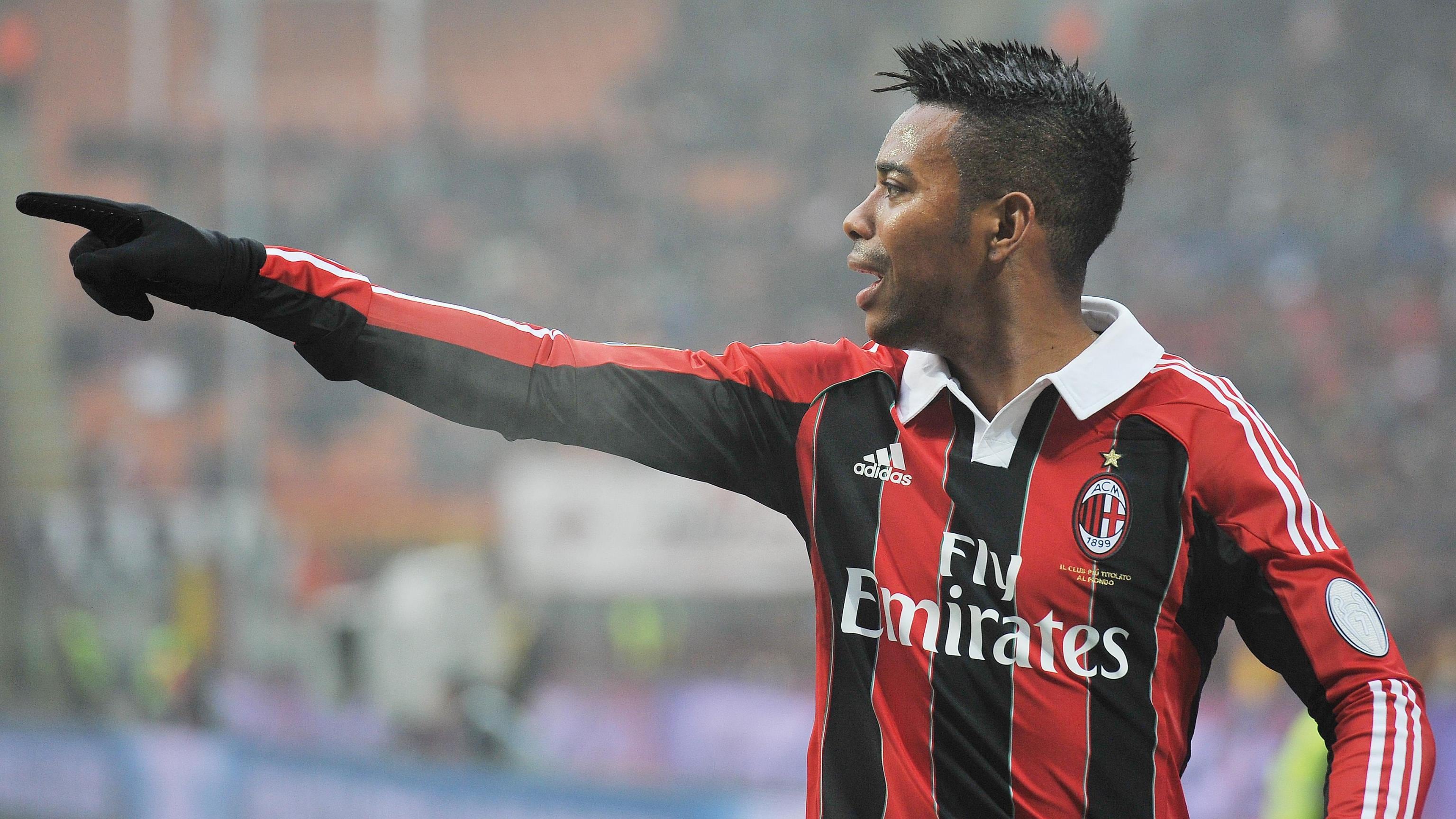 Robinho resta al Milan: "Chiusa la trattativa per tornare nel Santos"