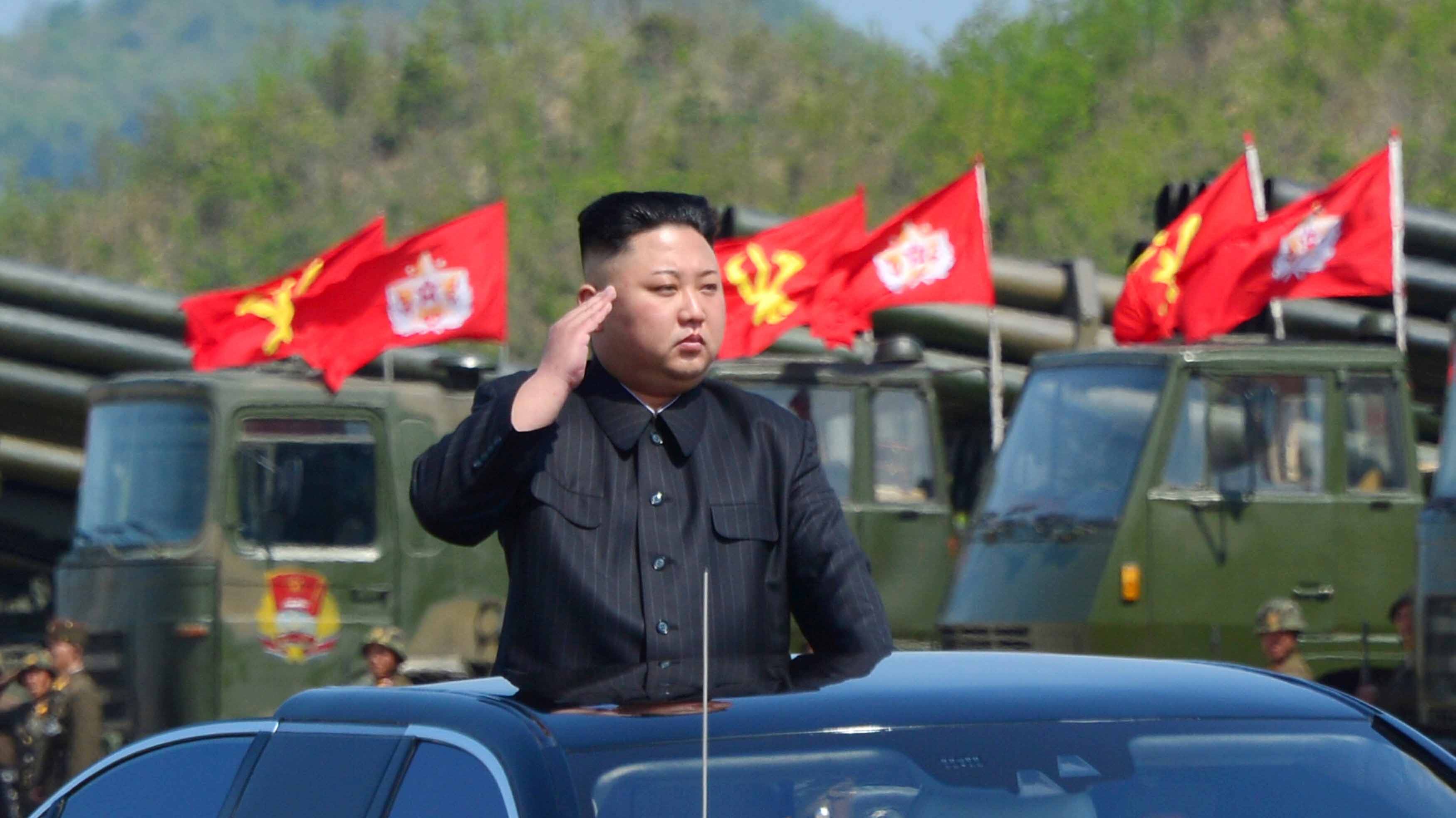 Kim Jong Un minaccia gli Stati Uniti: "Sul missile una testata nucleare grande"