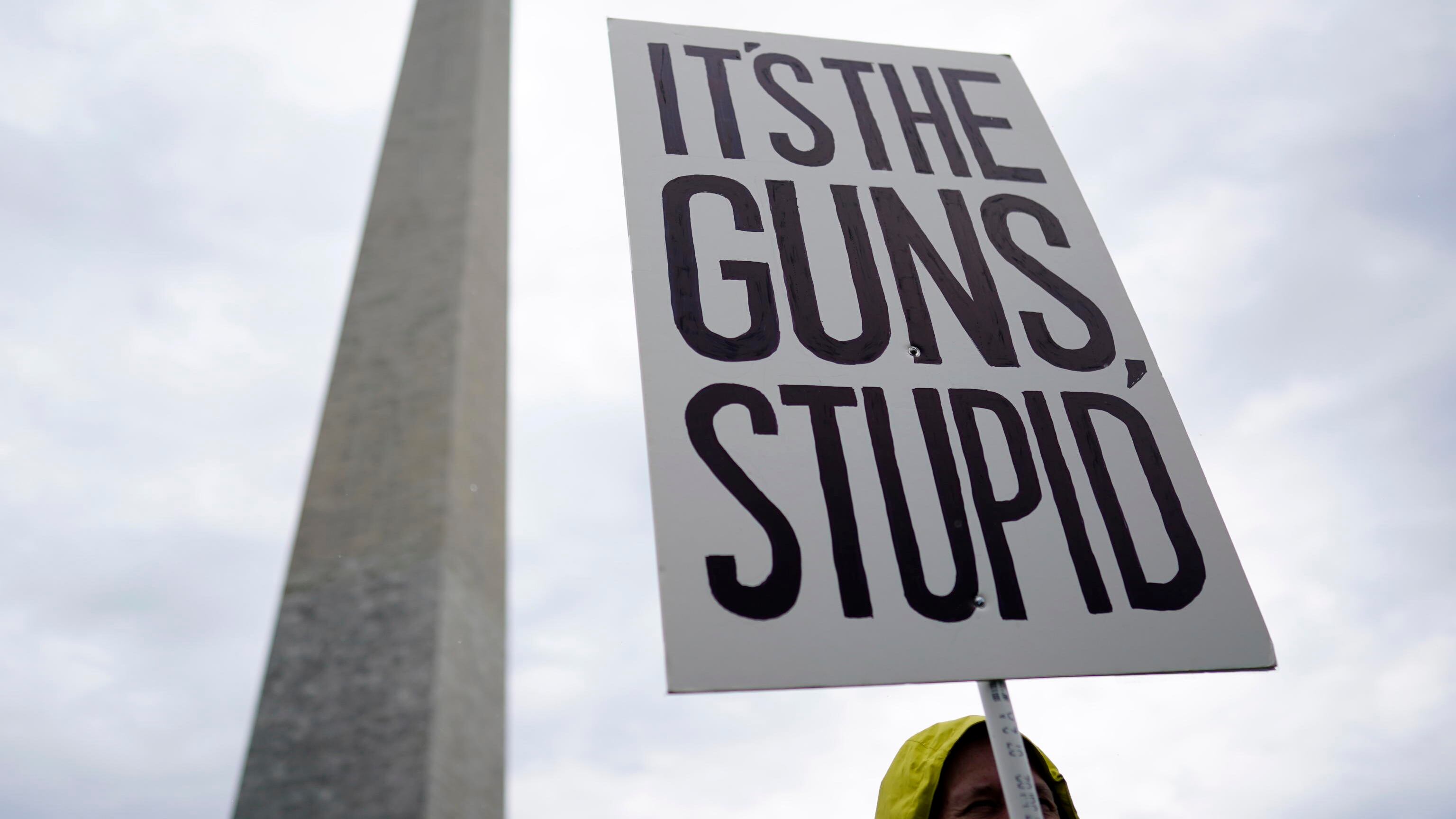 Usa, sulle armi l'accordo bipartisan in Senato. Ma in Indiana altri due morti in una sparatoria
