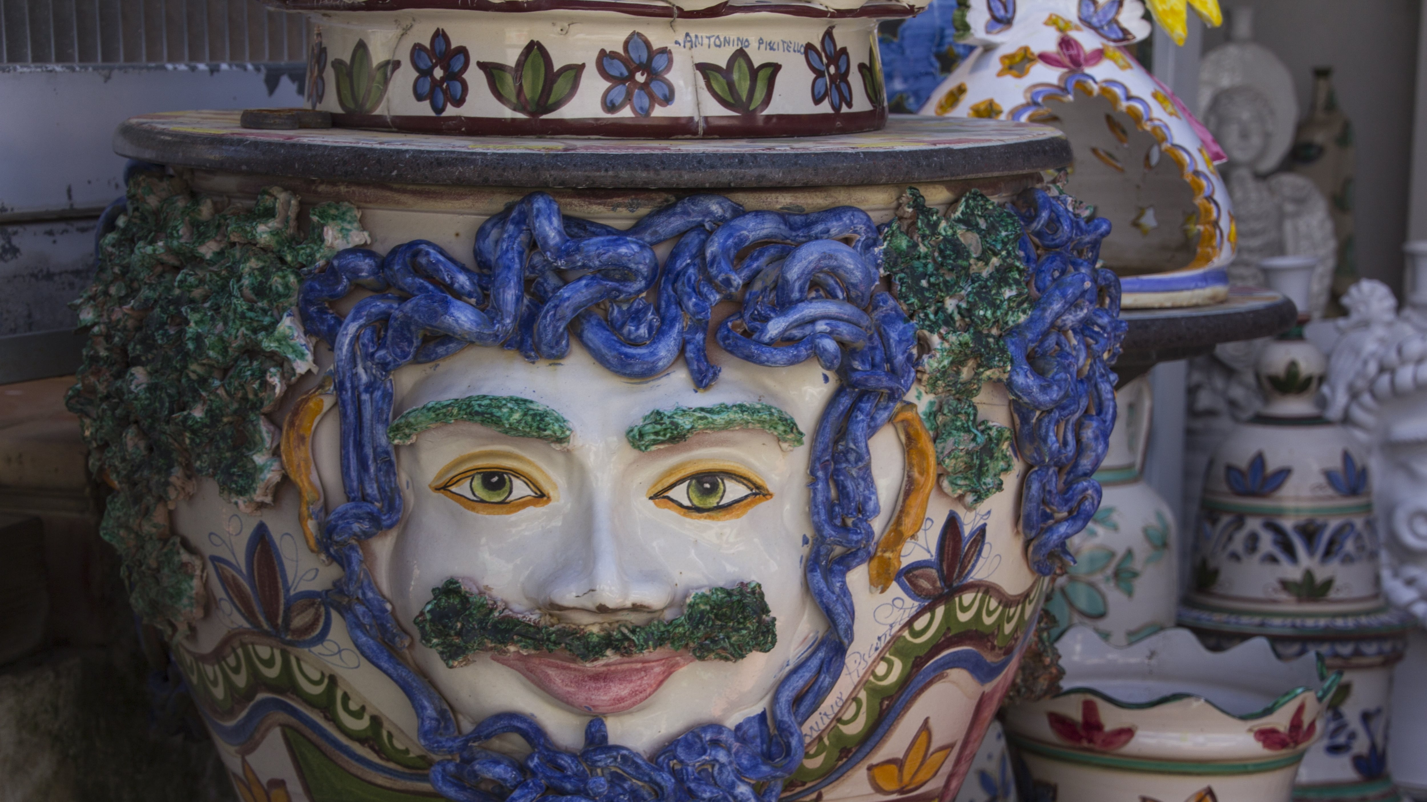 Le maschere di Seminara: l'arte della ceramica in Calabria