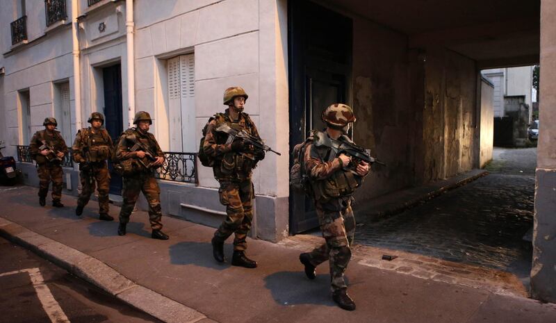 Parigi, blitz delle forze armate  2
