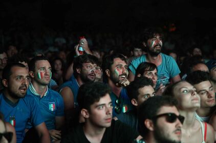 Le emozioni del match negli occhi dei tifosi 9