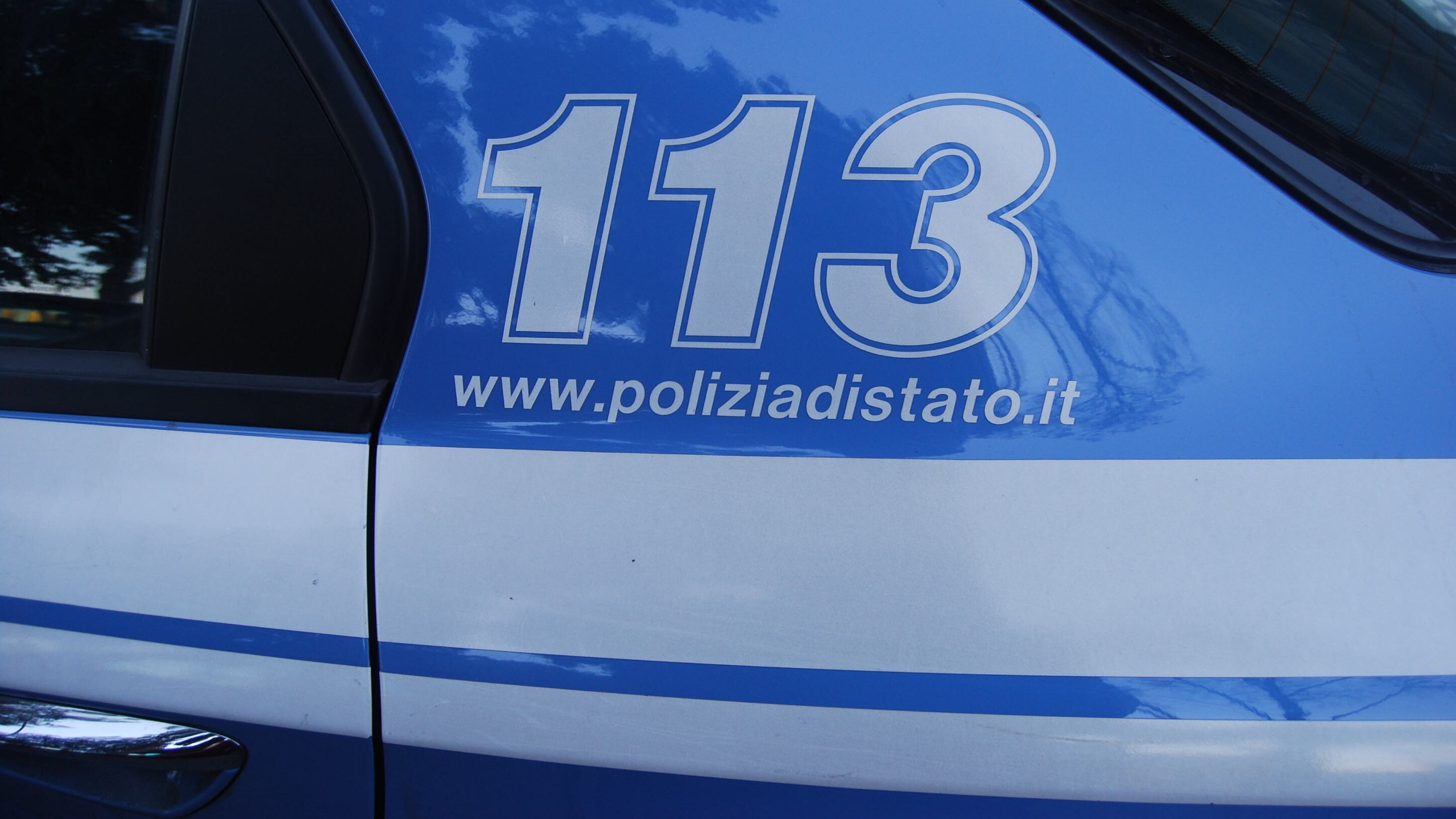 Si finge poliziotto e rapina un ragazzo: in manette marocchino