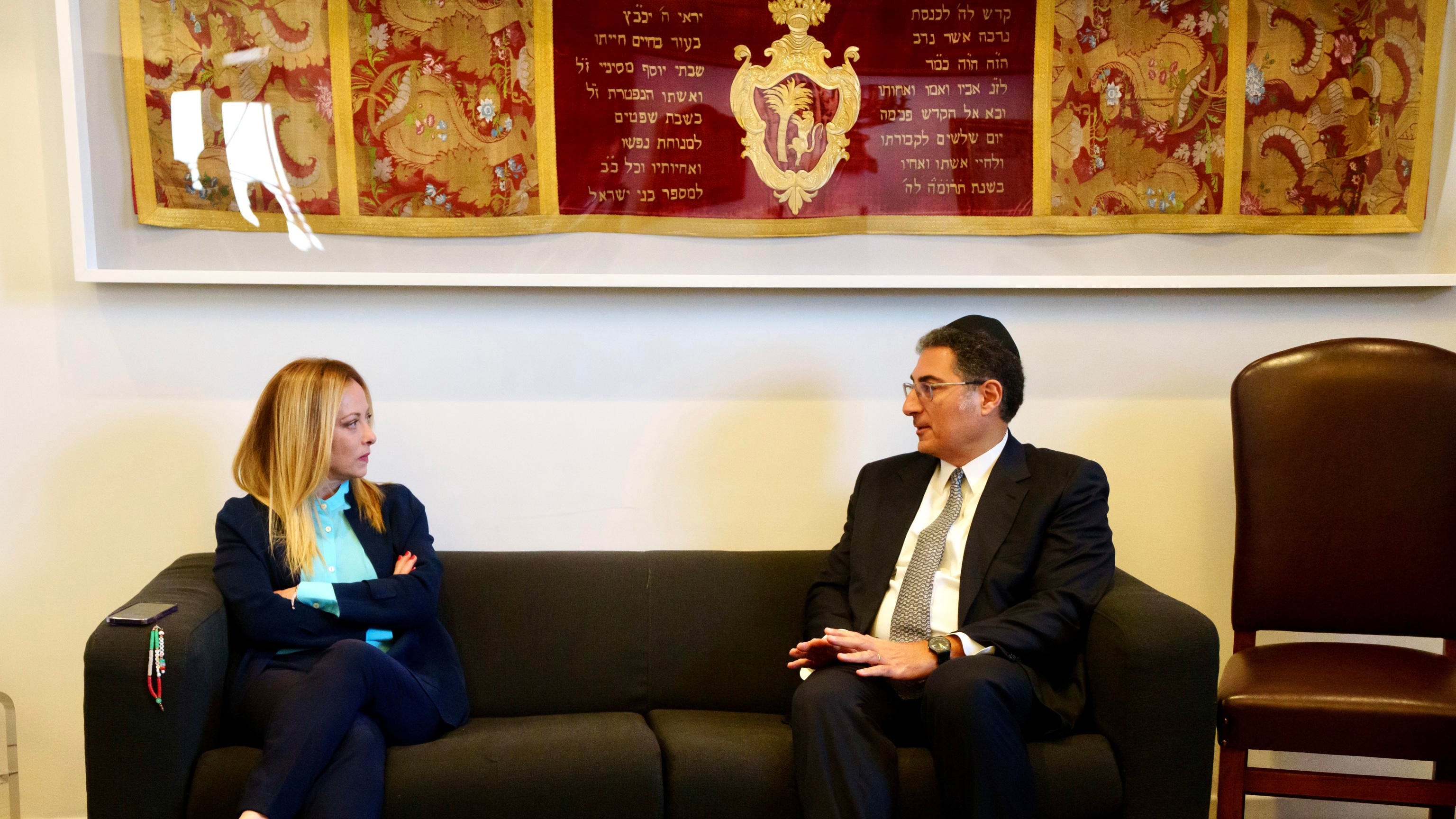 Meloni in visita alla sinagoga "Odio verso gli ebrei, rischio emulazione sul nostro territorio"
