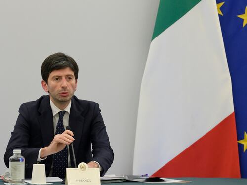 Monoclonali rifiutate in pandemia, così Locatelli inguaia Speranza
