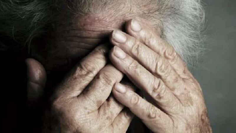 Como, anziana rifiuta elemosina: aggredita, finisce in ospedale