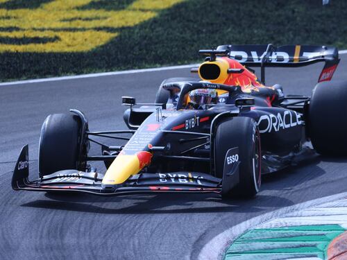 Verstappen beffa Leclerc a Monza: è polemica per la safety car