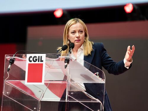 La lezione di stile di Giorgia Meloni al congresso della Cgil