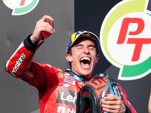 Marquez subito da Oscar. Bagnaia: "Noi tutti spettatori"
