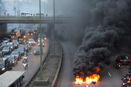 Guerriglia a Parigi contro Uber 3