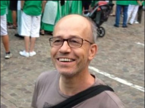 Il volo nel vuoto, la telefonata e poi il tragico ritrovamento. Morto il fotografo milanese