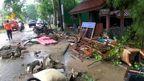 L'indonesia devastata dopo la furia dello tsunami 1