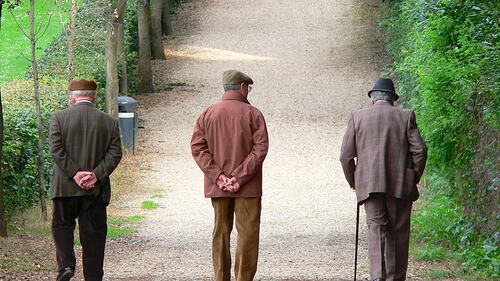 I nonni senza famiglia lasciati nell'ospizio lager