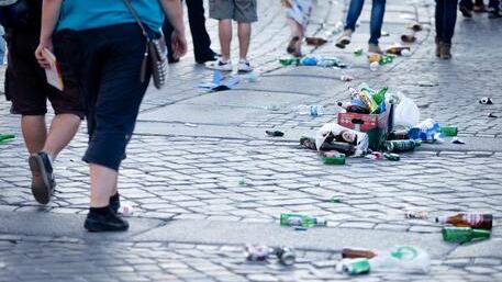 "Birra? Vendetela calda": Bologna, comune choc contro la movida pazza