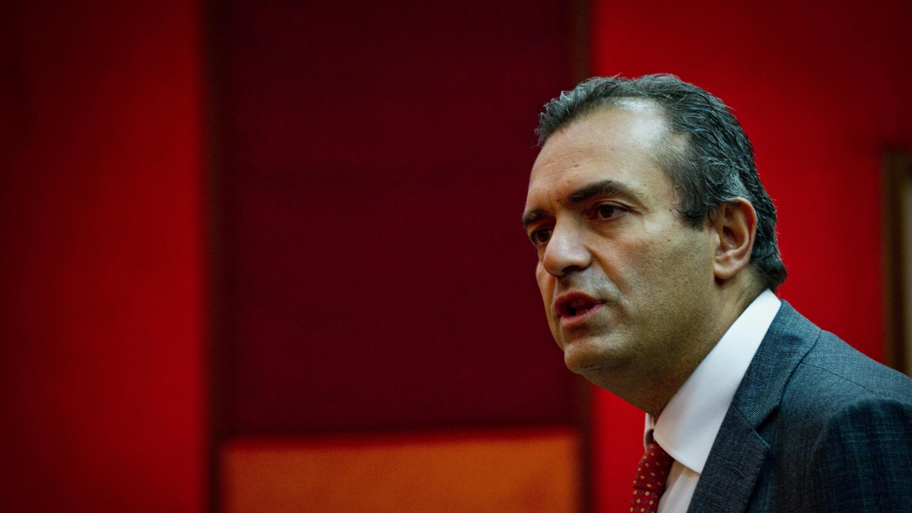 Il Tar invia atti alla Consulta e De Magistris torna sindaco