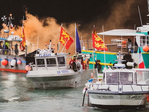 Brexit, la guerra della pesca. Navi militari da Londra e Parigi