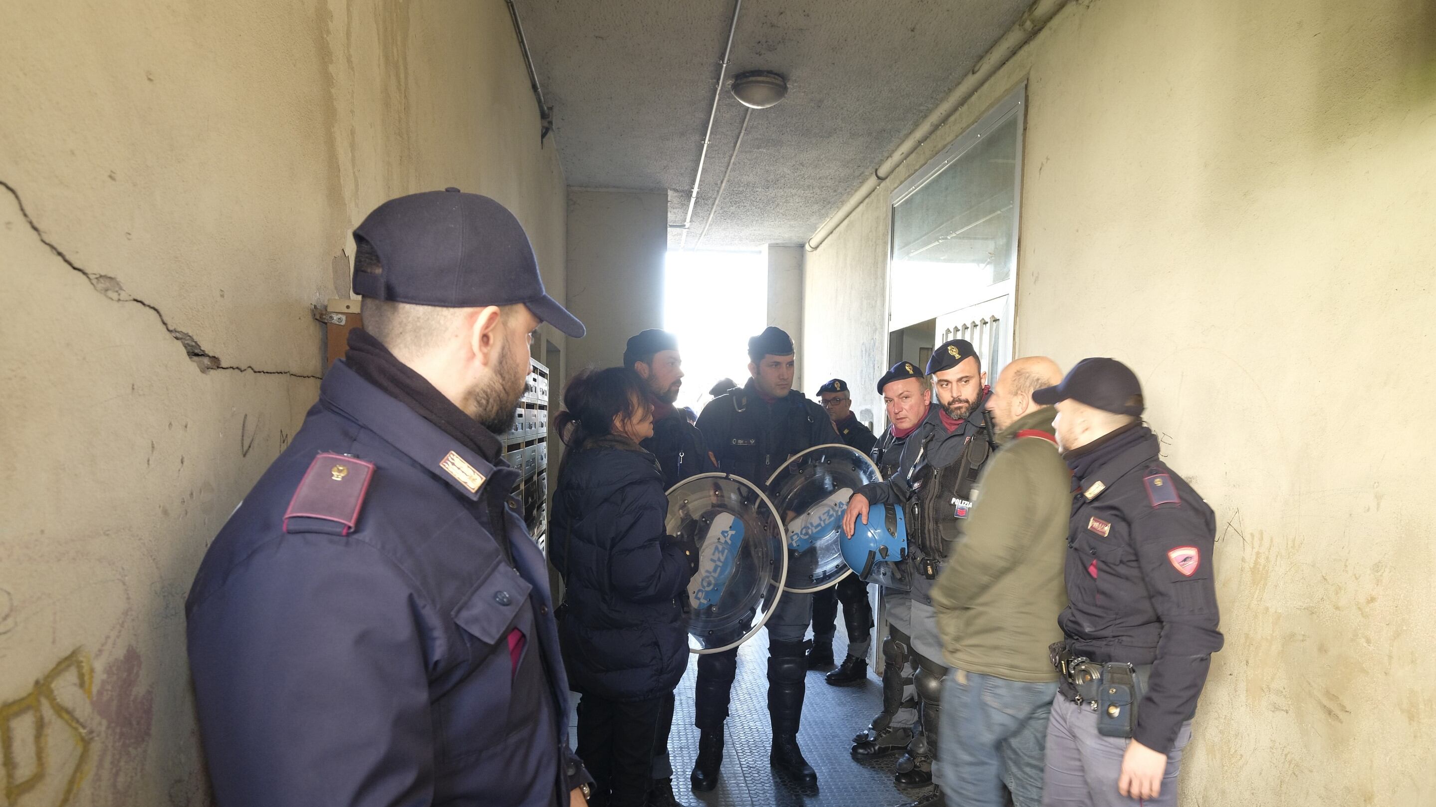 Blitz alle Case bianche "Non basta uno sfratto a combattere il racket"