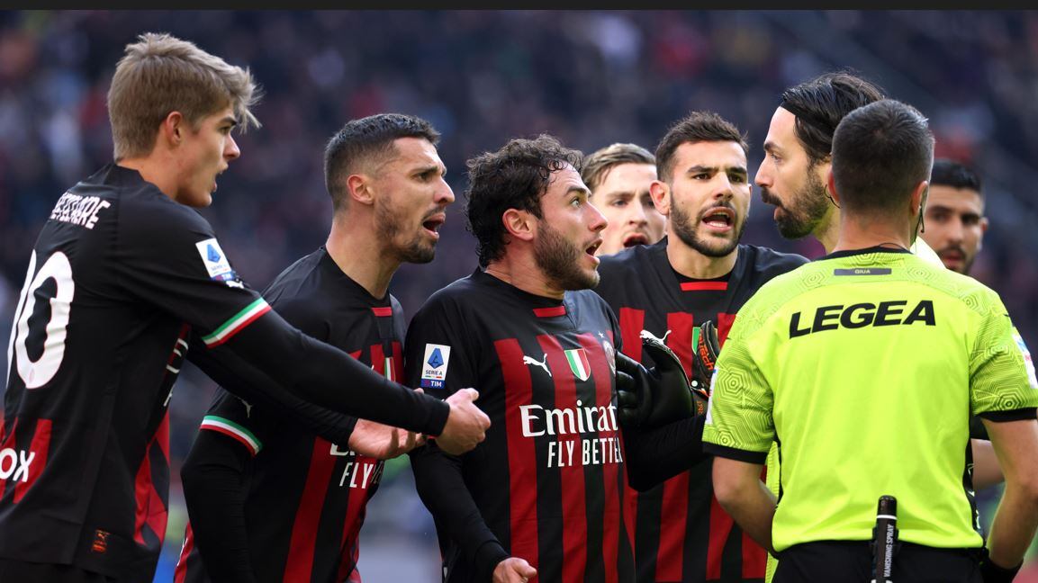 Milan, è crisi senza fine: il Sassuolo passeggia a San Siro e vince 5-2