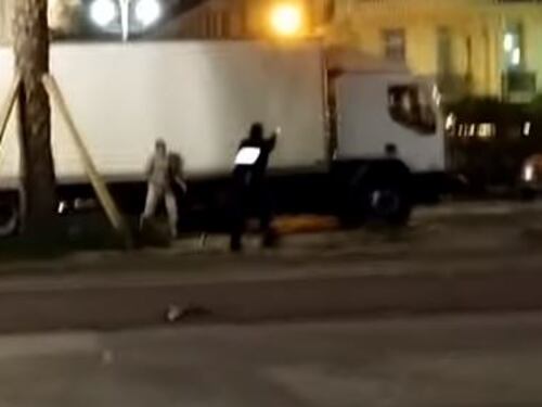 Nizza, così la polizia ha fermato il camion: l'attentatore crivellato di colpi