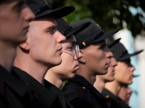 "Azzerati i debiti a chi si arruola". La trovata del Cremlino per rinforzare l'esercito