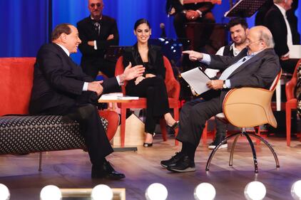 Silvio Berlusconi al Maurizio Costanzo Show 3