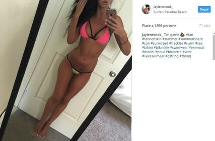 Playmate nuda sul vulcano sacro, le foto 10