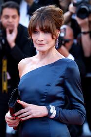 A Cannes arriva anche l'eleganza di Carla Bruni 8