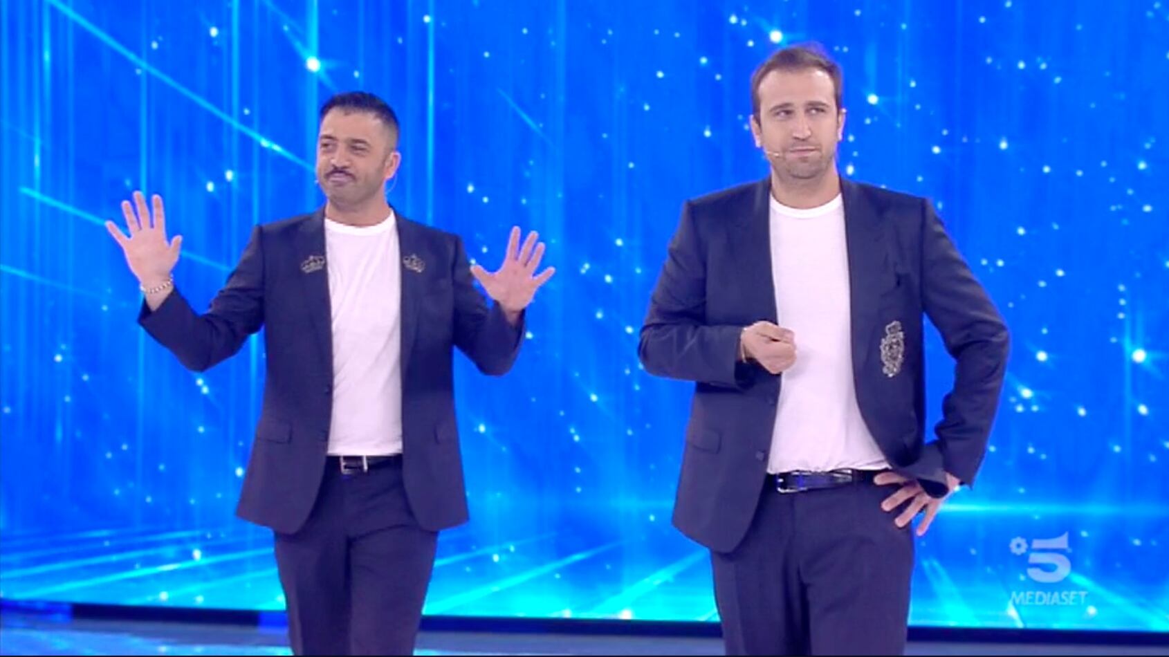 Pio e Amedeo fanno una battuta su Belen, il web insorge: "Squallido"