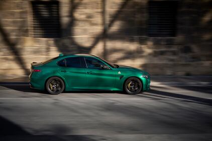 Nuova Alfa Romeo Giulia Quadrifoglio 2023: guarda la gallery della super berlina italiana 8