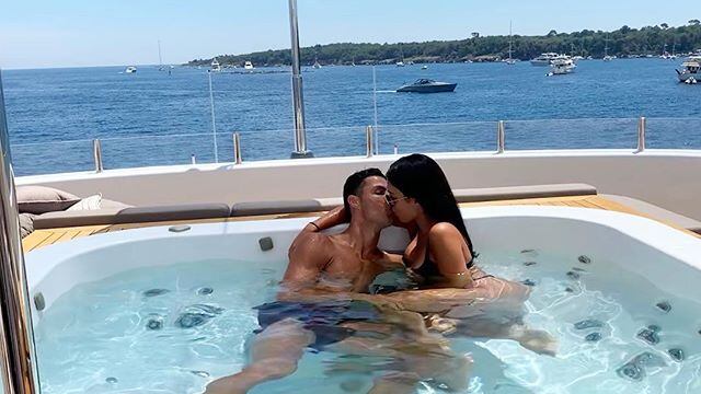 Georgina Rodriguez e Cristiano Ronaldo si godono le vacanze