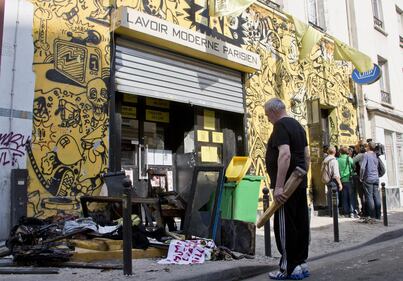 Parigi, a fuoco la sede francese delle Femen 2
