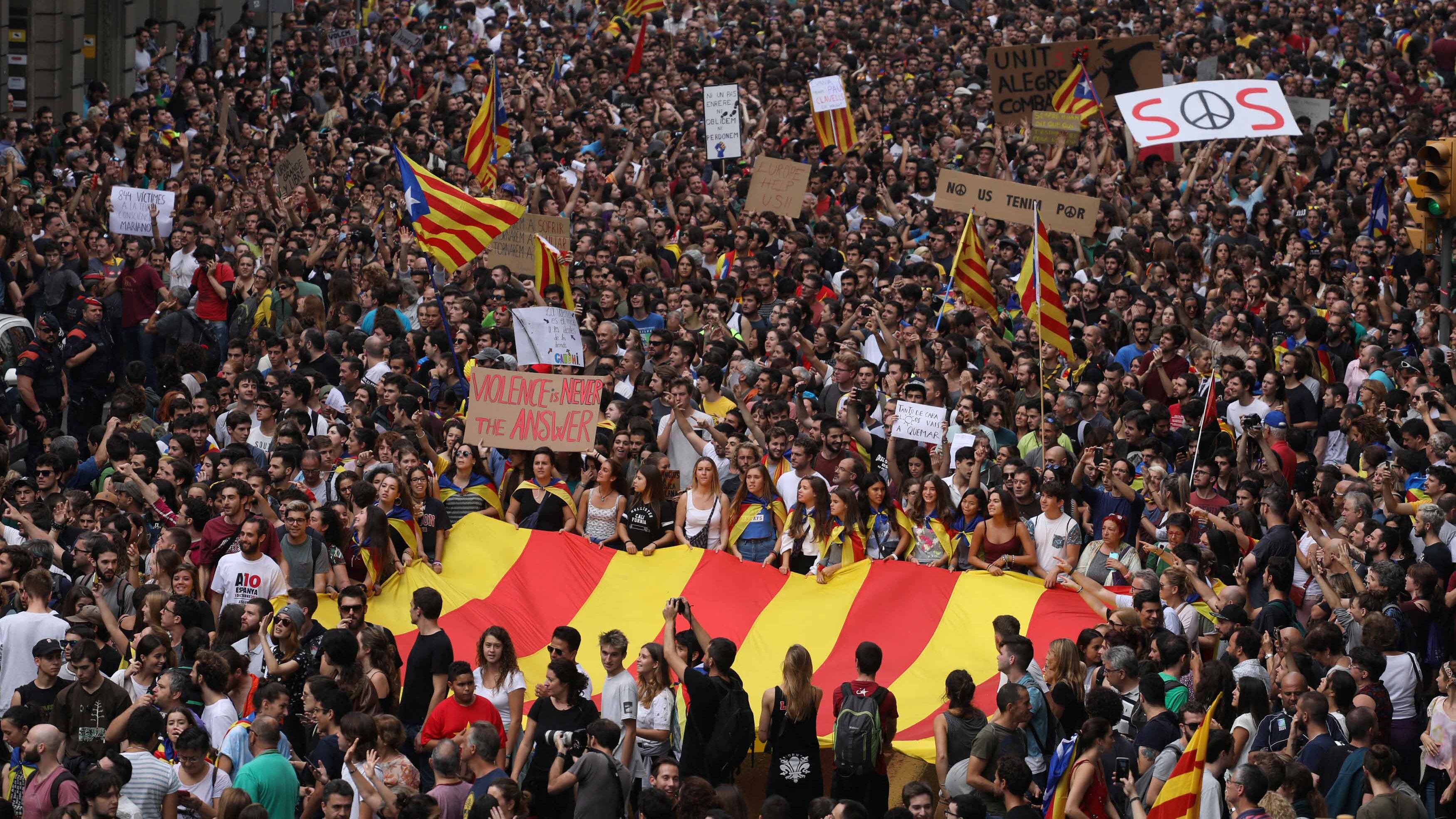 Catalogna verso l'indipendenza. E Puigdemont rischia il carcere