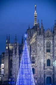 Tripudio di luci per l'accensione dell'albero di Natale in piazza del Duomo 3