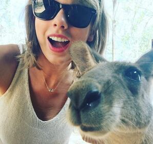 Selena Gomez supera Taylor Swift, è lei la più seguita su Instagram: foto 15