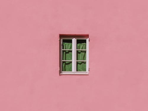 Aprire una finestra sul muro comune? Si può, ma solo rispettando alcune regole