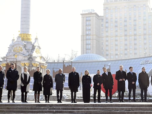 Leader Ue schierati a Kiev. Ma il G7 non trova l'intesa