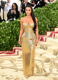 Met Gala 18, Miley Cyrus e la scollatura hot 5