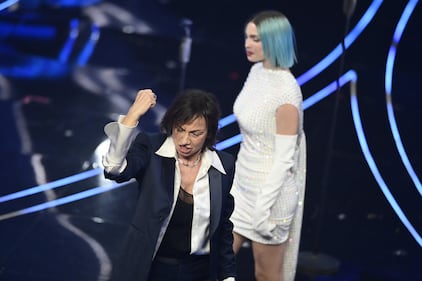 Sanremo 2024: ecco il look della quarta serata del Festival di Rose Villain 2