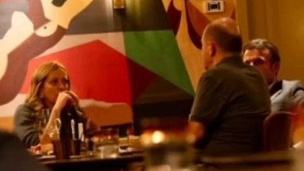 T-shirt e vino: a Bruxelles l’incontro notturno tra Meloni, Macron e Scholz