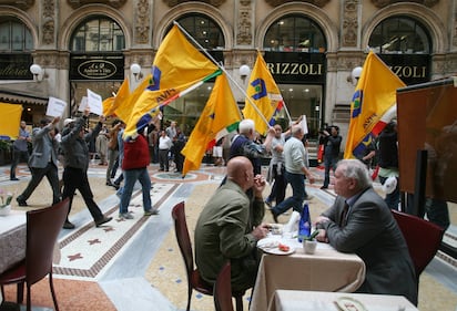 Milano, gli ambulanti contro Pisapia 8