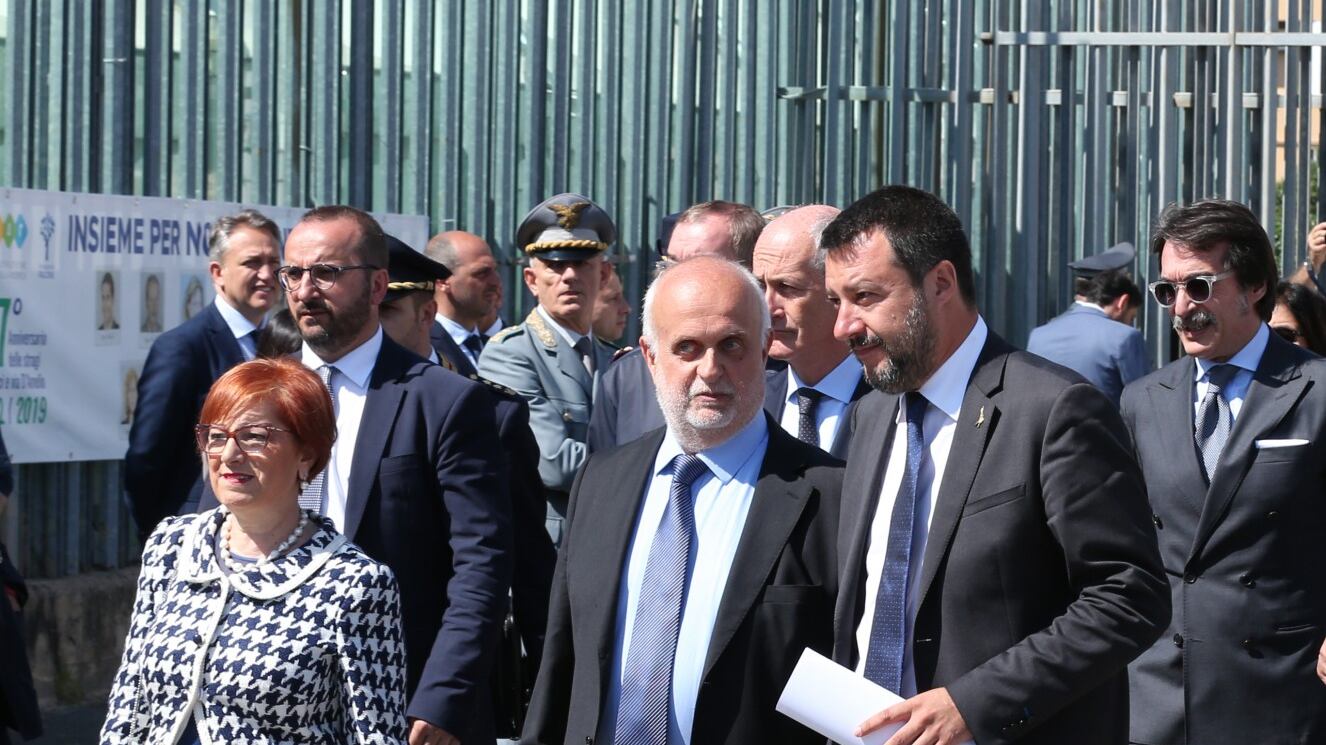 Capaci, Orlando diserta ricordo. Salvini: "È solo un poveraccio"