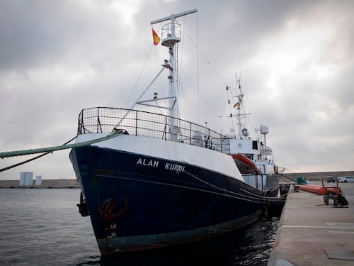 Malta fa sbarcare la "Alan Kurdi": i 65 migranti smistati in altri Paesi
