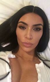 Kim Kardashian, seno esplosivo in bikini 4