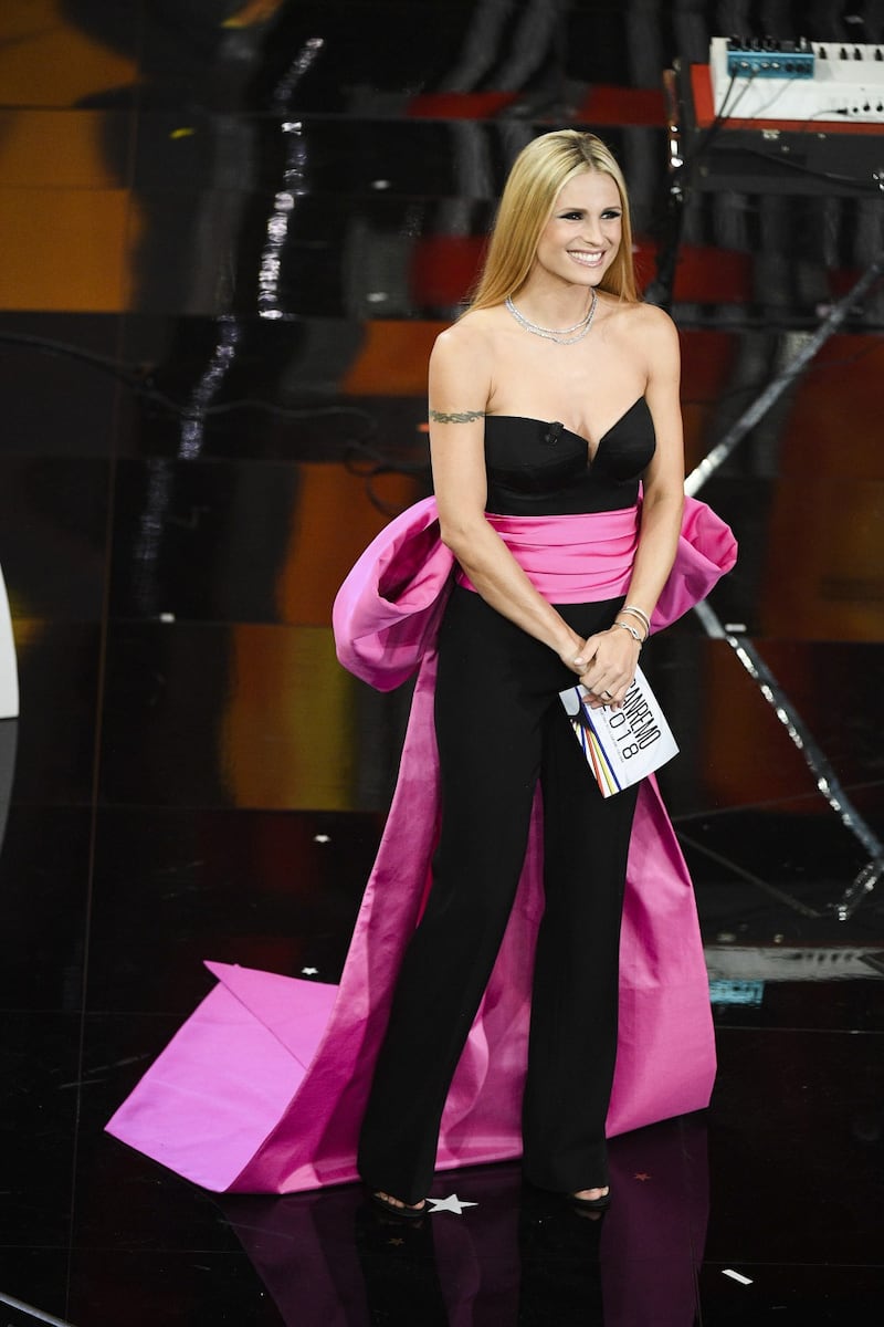 Michelle Hunziker, la sexy conduttrice a Sanremo 2018 11