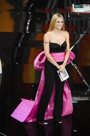 Michelle Hunziker, la sexy conduttrice a Sanremo 2018 11