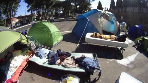 Emergenza profughi a Roma: in centinaia accampati in via Tiburtina  4