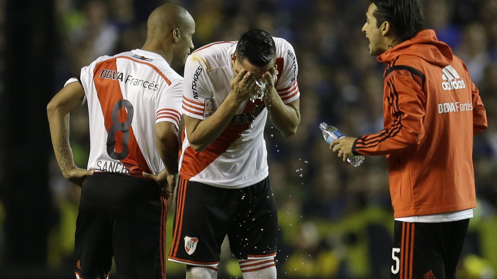 Gas urticante sui giocatori, sospeso Boca Juniores - River Plate